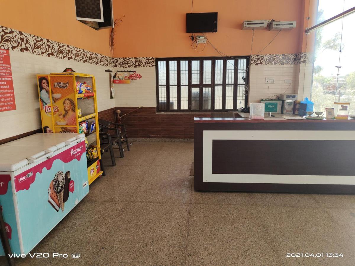 Hotel Purnima Palace Fatehpur  Luaran gambar